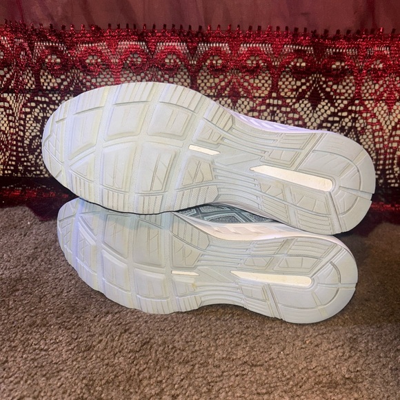 ASICS - Picture 5 of 5